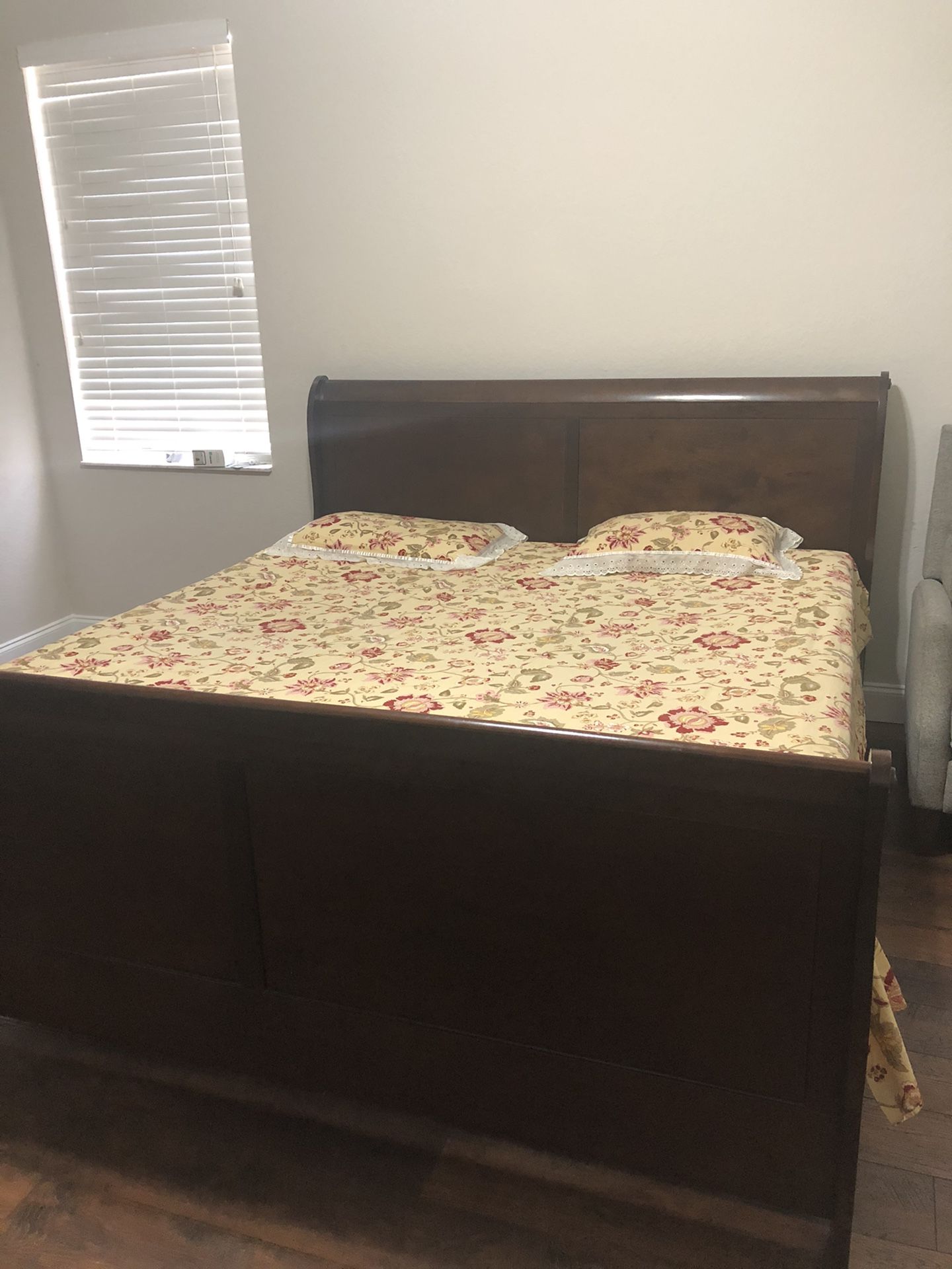 King Size Bed & Dresser