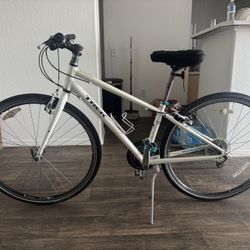 Trek 7.2 FX Hybrid Bike – 700c Wheels – Good Condition
