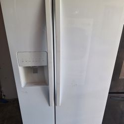 Side By Side 33"wide Refrigerator 