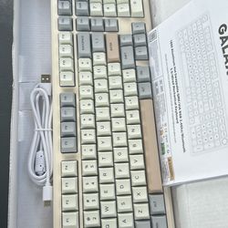 Creamy sounding keyboard. It weighs 4 pounds.
