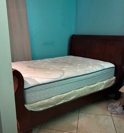 Bee Frame and mattress