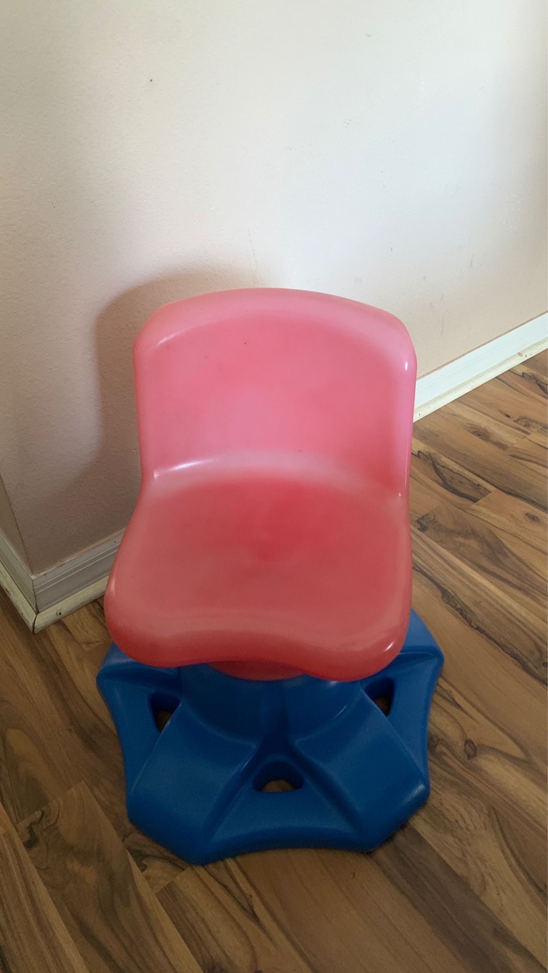 Little Tikes red and blue Kid’s chair