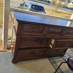 Free Dresser 
