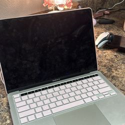 MacBook Air 13.3”