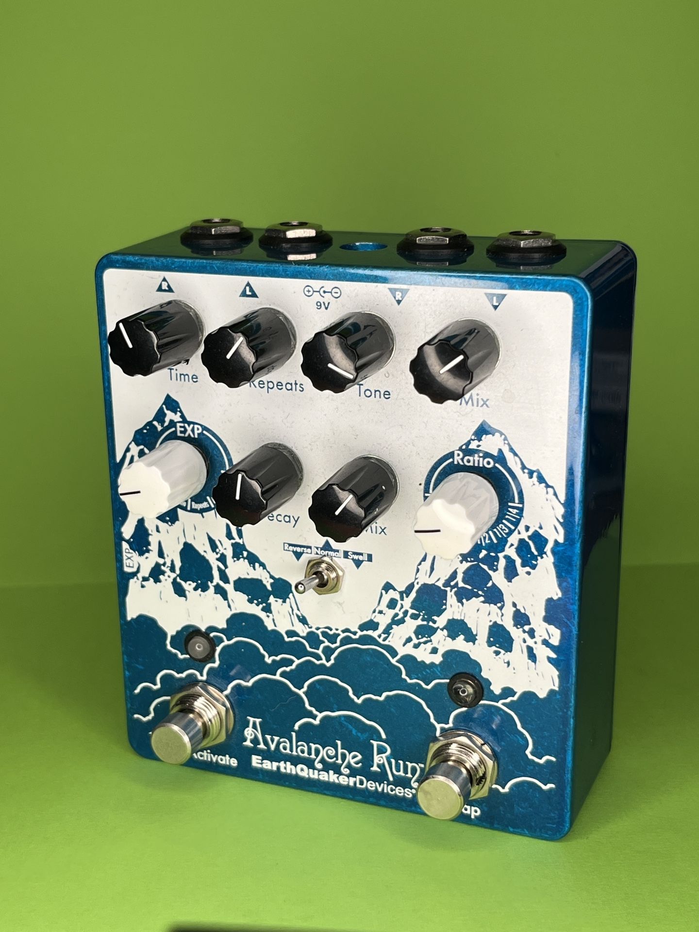 EarthQuaker Devices Avalanche Run Stereo Reverb & Delay with Tap Tempo