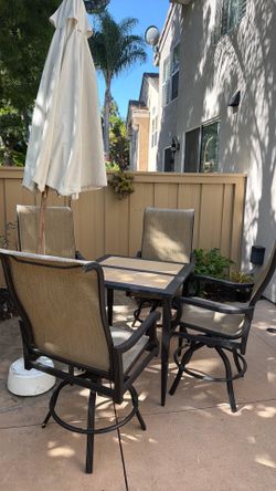 Outdoor table and 4 swivel chairs