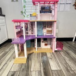 Barbie Dream House 