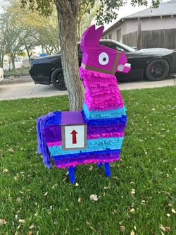 Custom piñatas