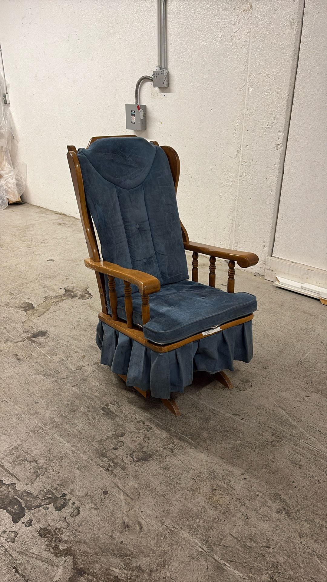 Newport Glider Rocker Rocking Chair