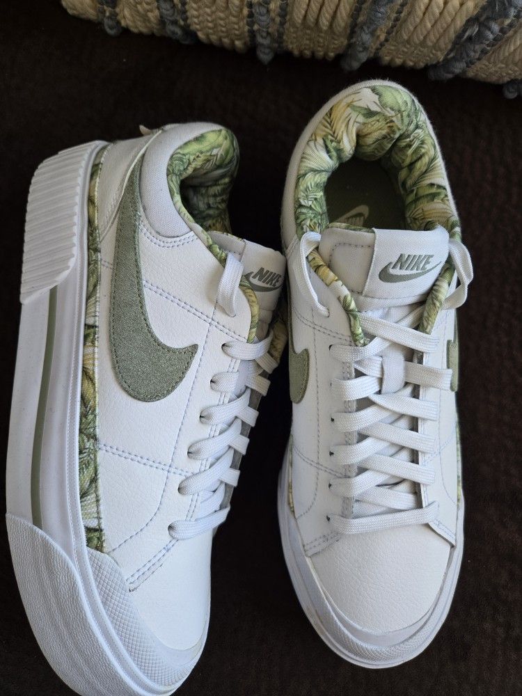 Nike Women's Size 9.5 Shoes