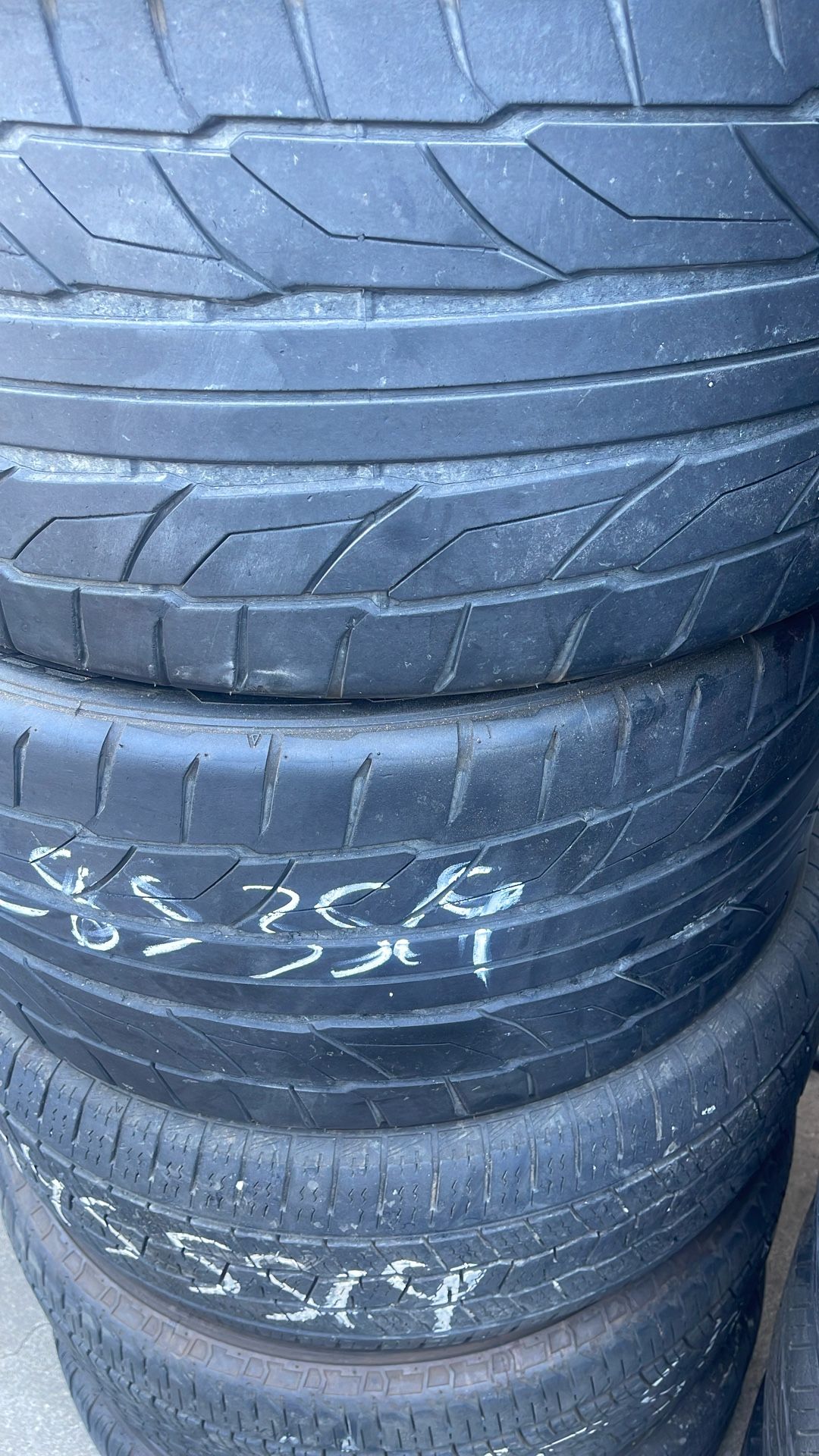 285-35-19 Nitto Used Good Pair