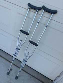 Crutches 🩼2 pieces