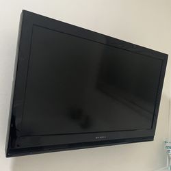 32 Inch Flatscreen Tv 1080 P Hardly Used