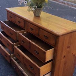 Hand Rubbed Real Wood Long Dresser With Big Drawers. Drawers Working Well . Delivery Available. Se Habla Español 