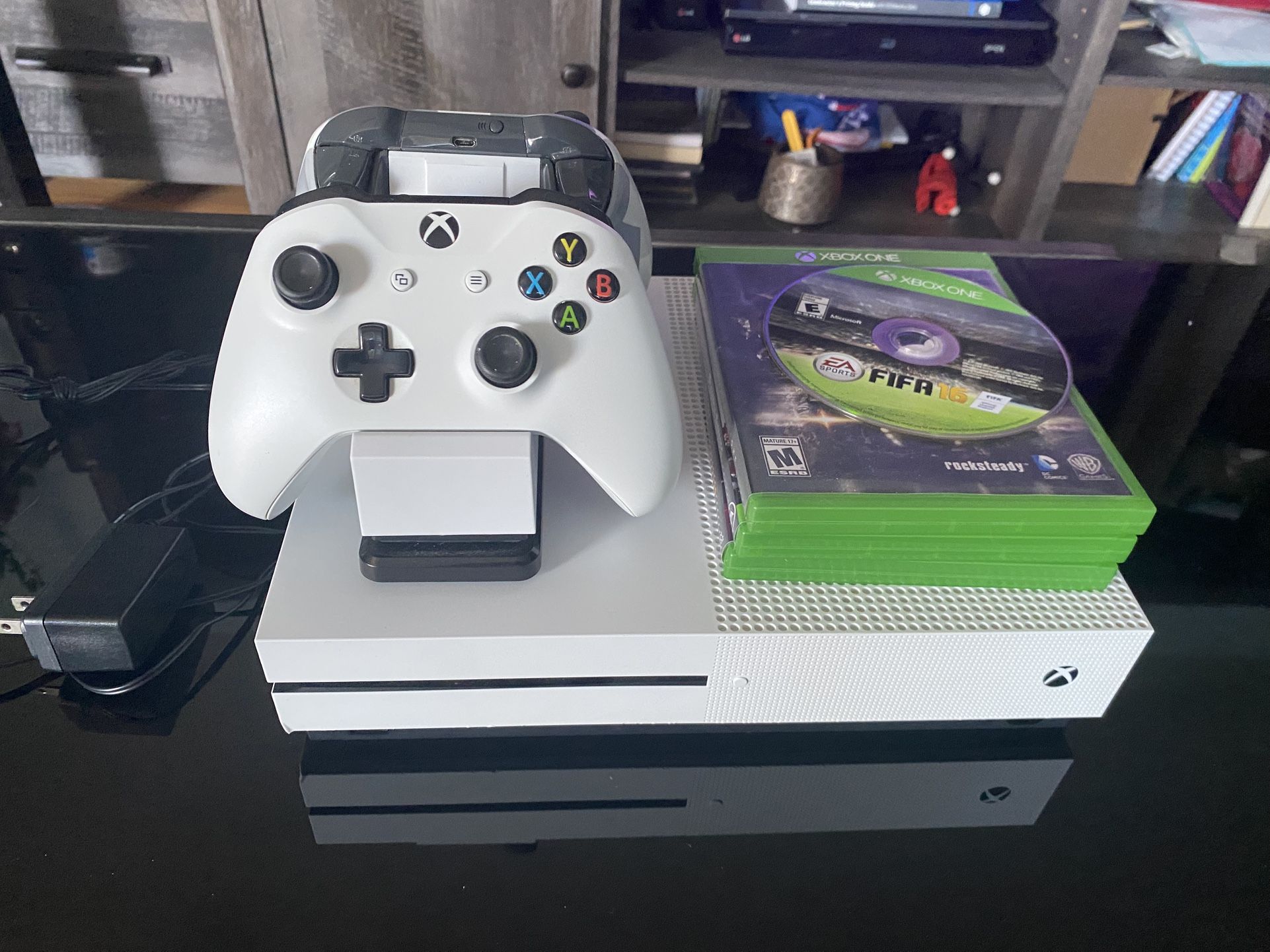 Xbox One S Bundle - Used
