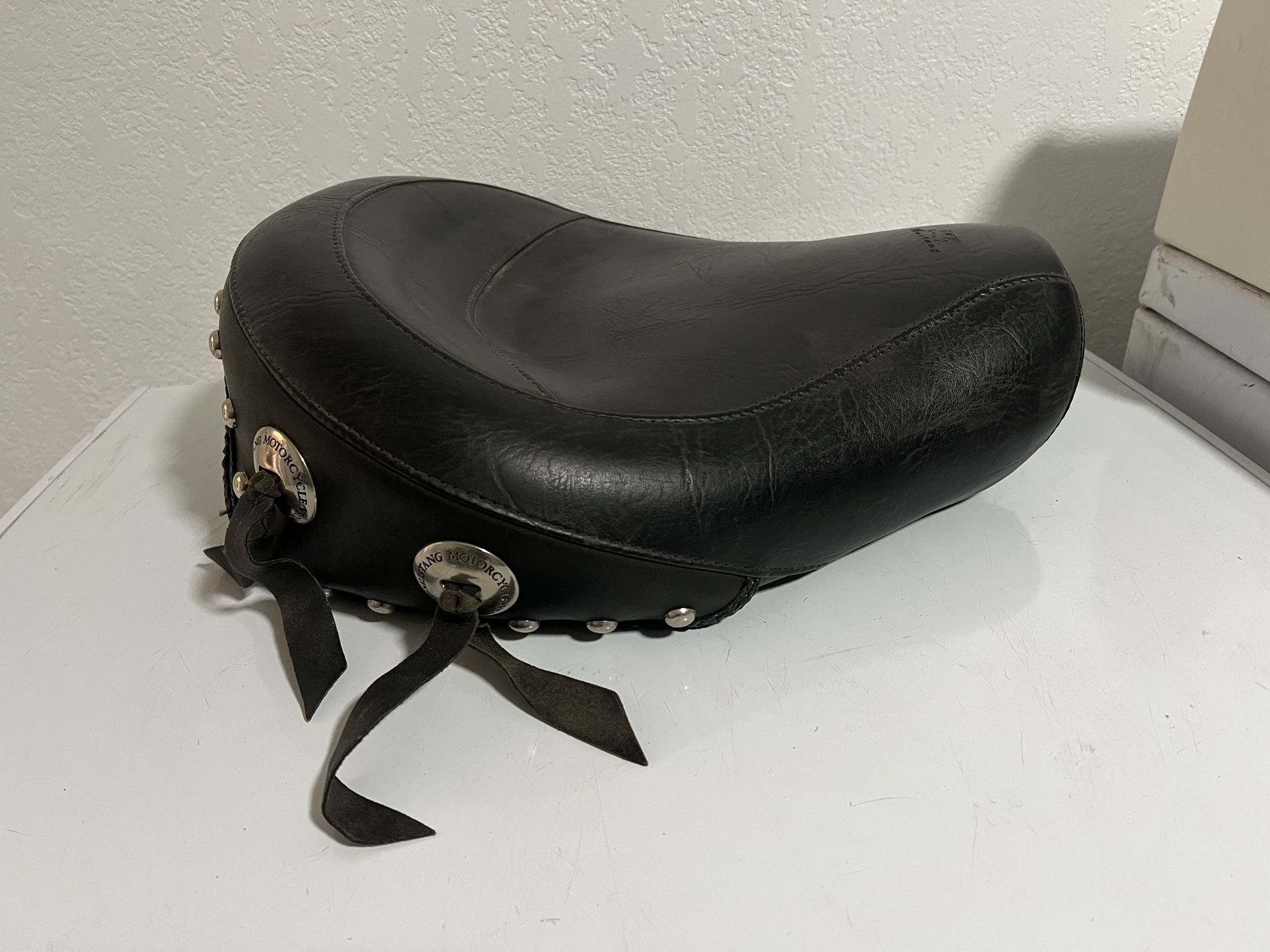 Mustang Soft Tail solo Seat