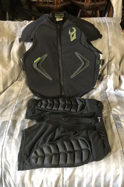 BRAND NEW Demon saves Extreme sports hyper wear size large