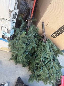 Artificial Christmas Tree lights dont work and is missing plug switch connector
