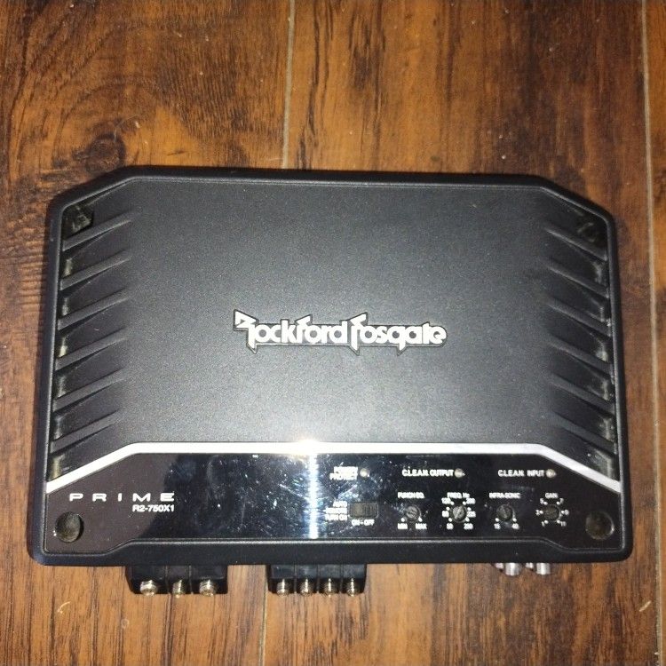 Rockford Fosgate Amplifier R2 750.1 This Is Their Newest Model Does Almost 2,000 W 1 Ohm Stable Will Work On Any Subwoofer Or Subwoofers 