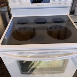 Frigidaire Electric Stove W/ Convention Oven 