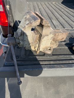 Heavy Duty Cast Iron Bench Vise