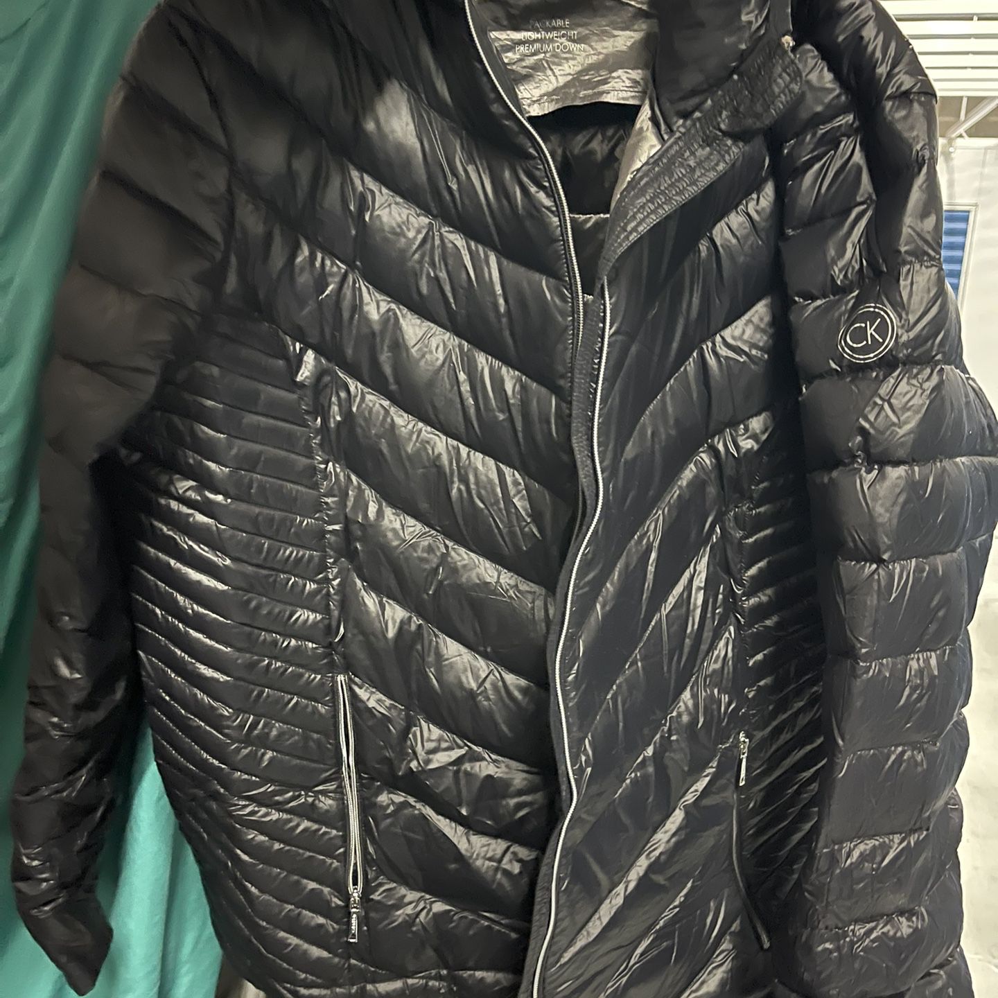 Calvin Klein Packable Lightweight Premium Down Puffer Jacket Women's 2 X  Black for Sale in Brooklyn, NY - OfferUp