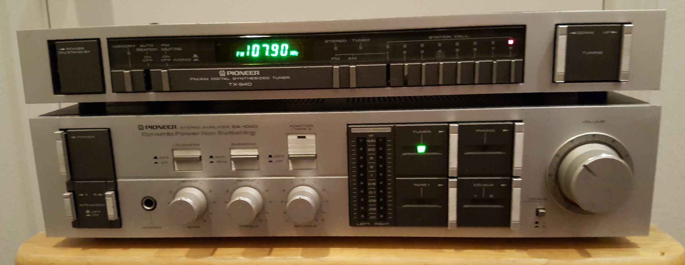 Pioneer SA-1040 Power Amp/ TX-940 Stereo Digital Tuner