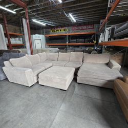 🛋 Living Spaces Sectional With Ottoman - FREE DELIVERY! 🚛💨