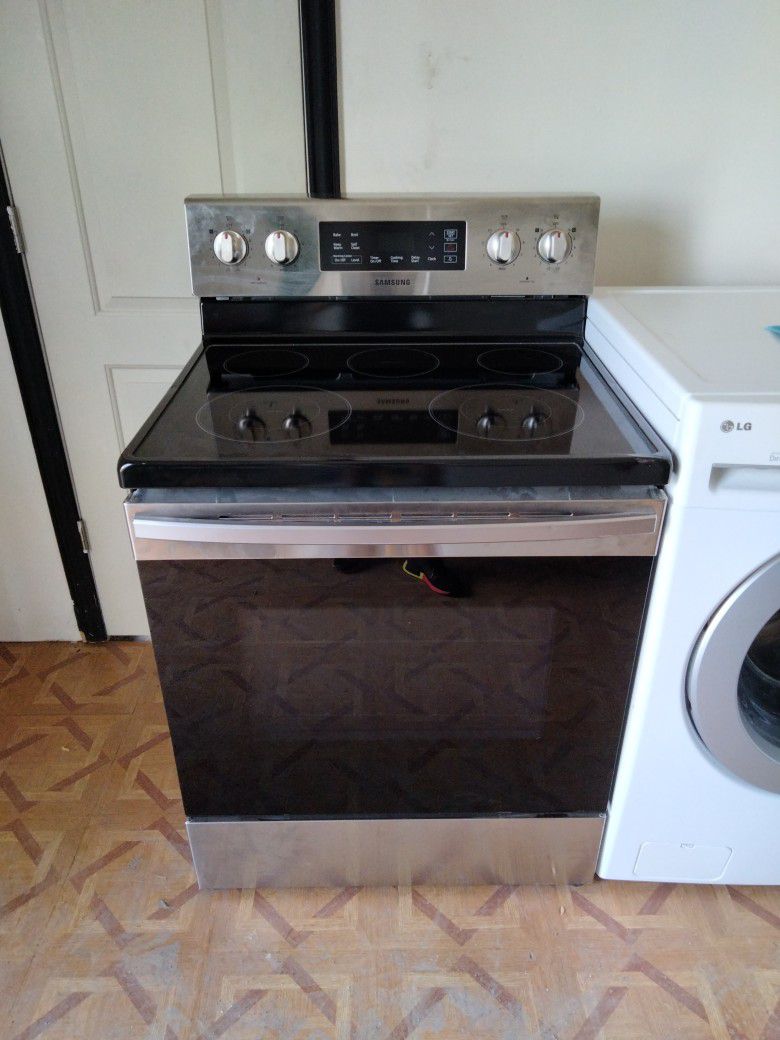 Samsung  Five Burners Glass TopBrand New Scratch And Dent 
