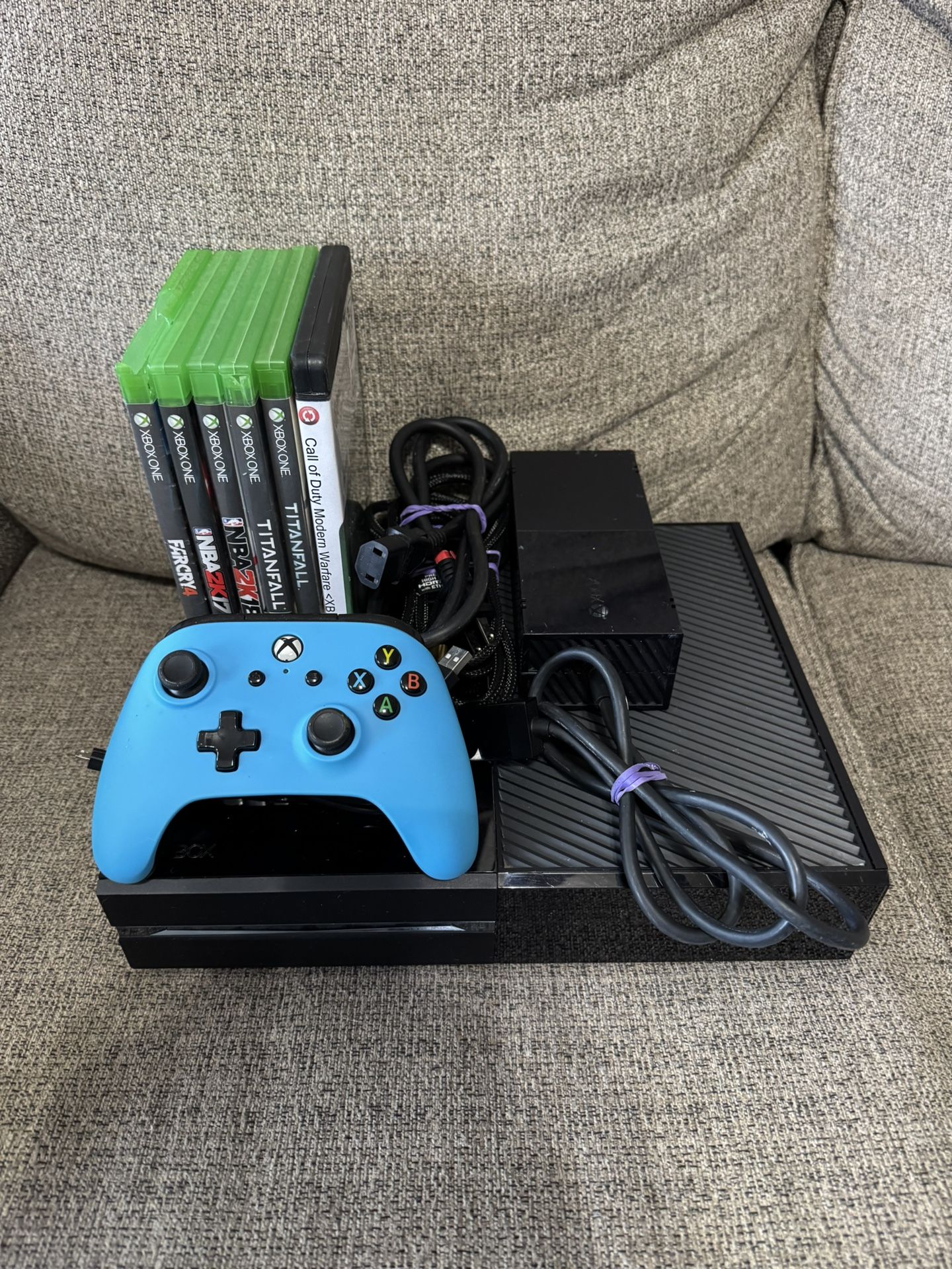 Xbox One Console Bundle + 6 Games & Wired Controller