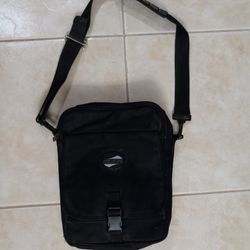 NEW NEVER USED American Tourister Travel Carrying Luggage Bag 