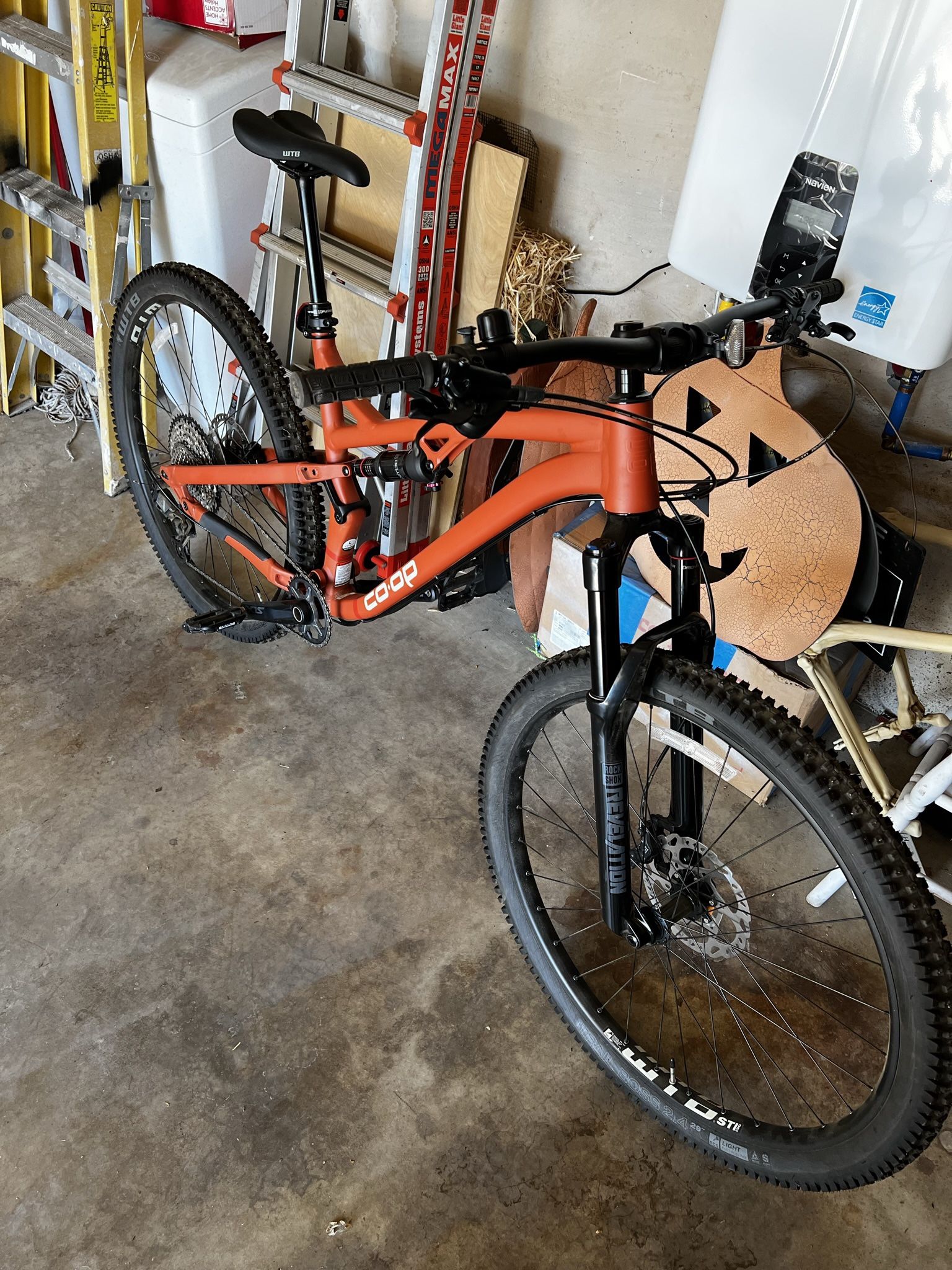 Co-op Cycles DRT 3.3 Mountain Bike