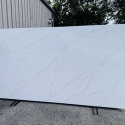 QUARTZ STONE SLABS SUPER JUMBO IN CALACATTA WAVE 📏Each slabs cover  75.7 sq.ft, Thickness 3 cm 🔥Price $1049 per Slab🔥 