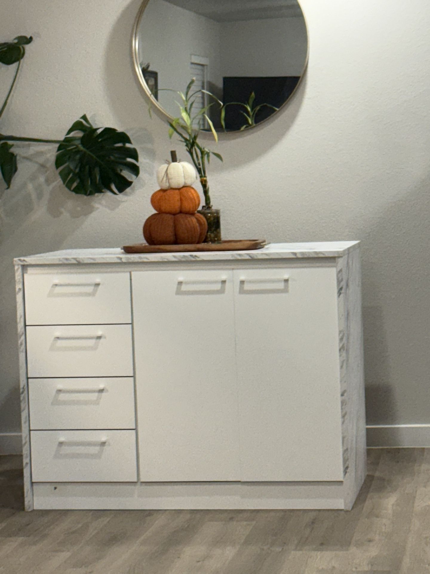 Bar Height Table With Barstools $300