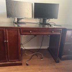 Desk/Filing Cabinet/Chair