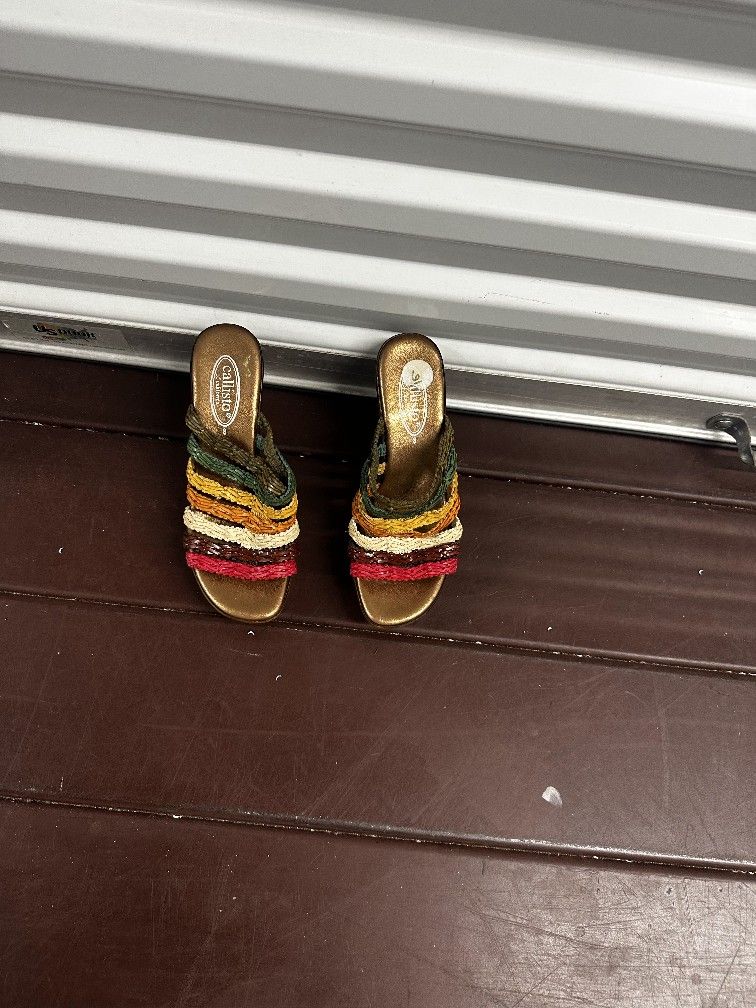 Ladies sandals size 6