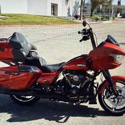 2024 Harley Road Glide Limited W/2450miles Total Custom