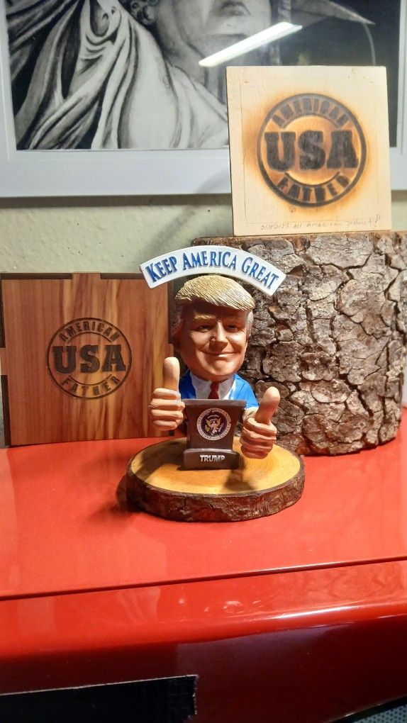 TRUMP BOBBLEFINGER π