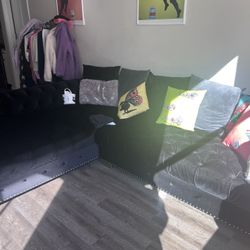 Black Sectional Sofa 