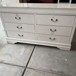 Dresser With Mirror Included 