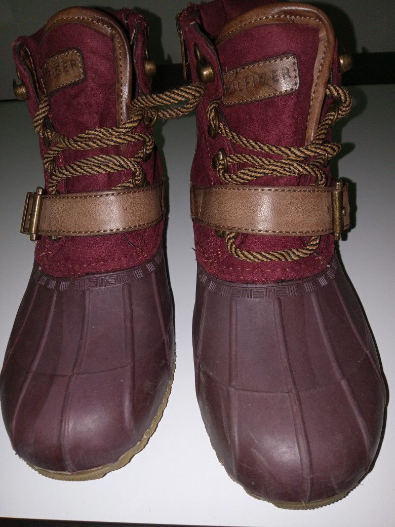 WOMAN'S DUCK BOOTS  HILFIGER SIZE 8