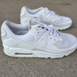 Nike Air Max Women’s 9 Athletic Shoes! 