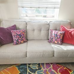 **Gorgeous**  COUCH/SOFA - Grey Tweed w/Rivets