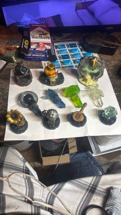 Skylanders Figurines And Accessories