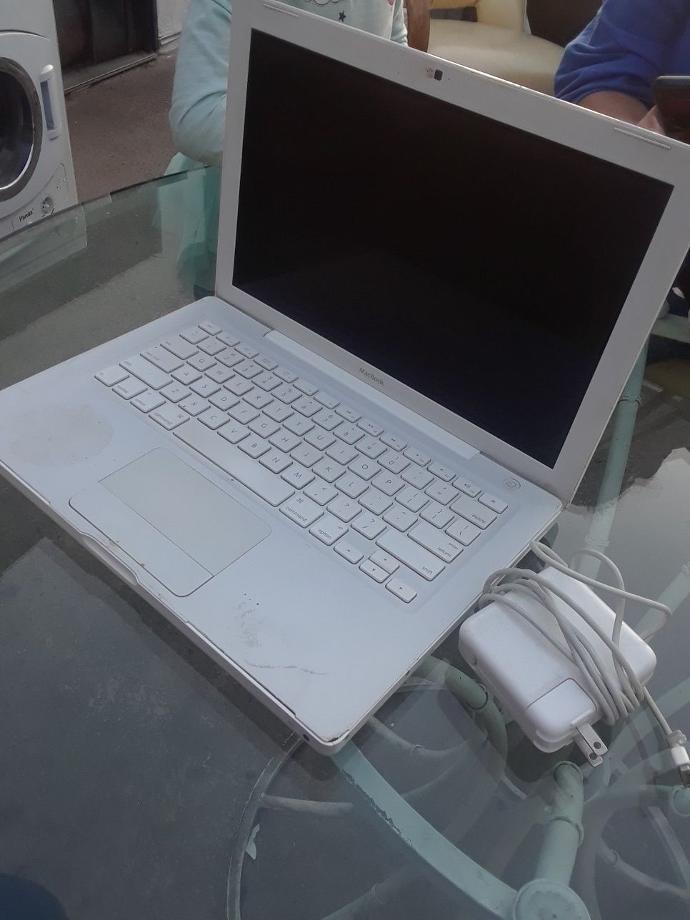 Used Apple laptop LOCKED !!