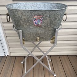 Tub With Stand 
