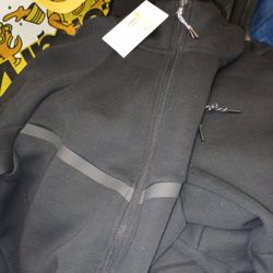 Nike Tech Sweats Top And Bottom. Size Small