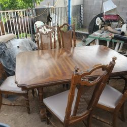 Kitchen Table And 6 Chairs 