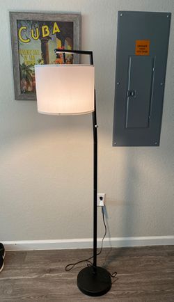 Floor lamp with adjustable light
