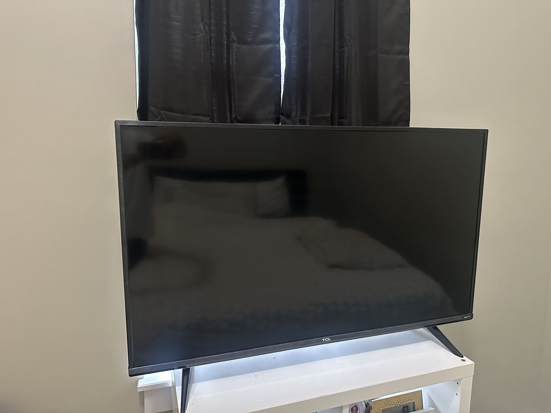 40’ Roku T.V With Romote